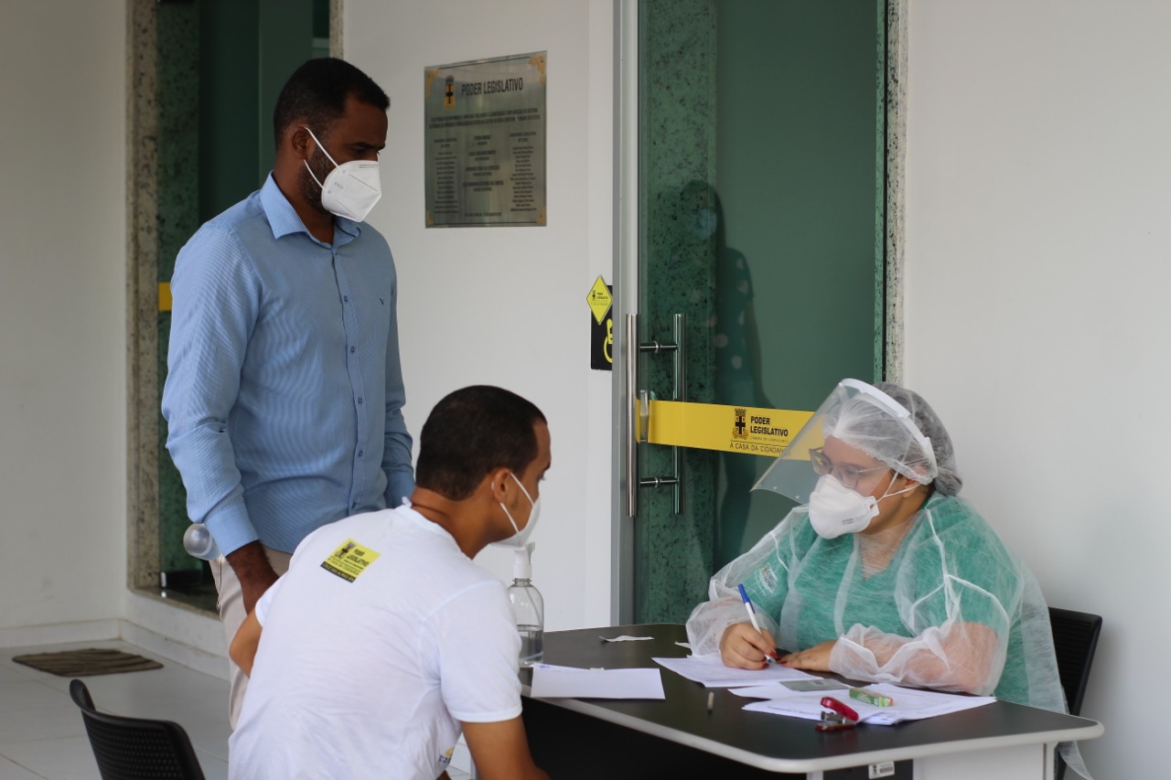 Câmara de Vereadores de Cruz das Almas realiza testes de coronavírus em parlamentares e servidores