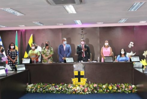 Câmara de Cruz das Almas homenageia mulheres com Comenda Dina Passos