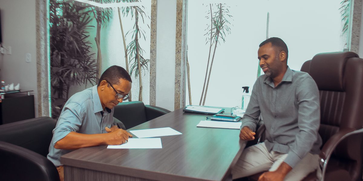 Candidato classificado no Concurso Público da Câmara de Vereadores toma posse no cargo