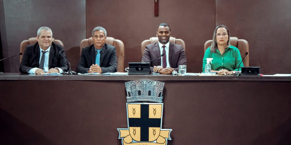 Pela primeira vez o Poder Legislativo estabelece o Plano de Cargos e Salários para os servidores efetivos