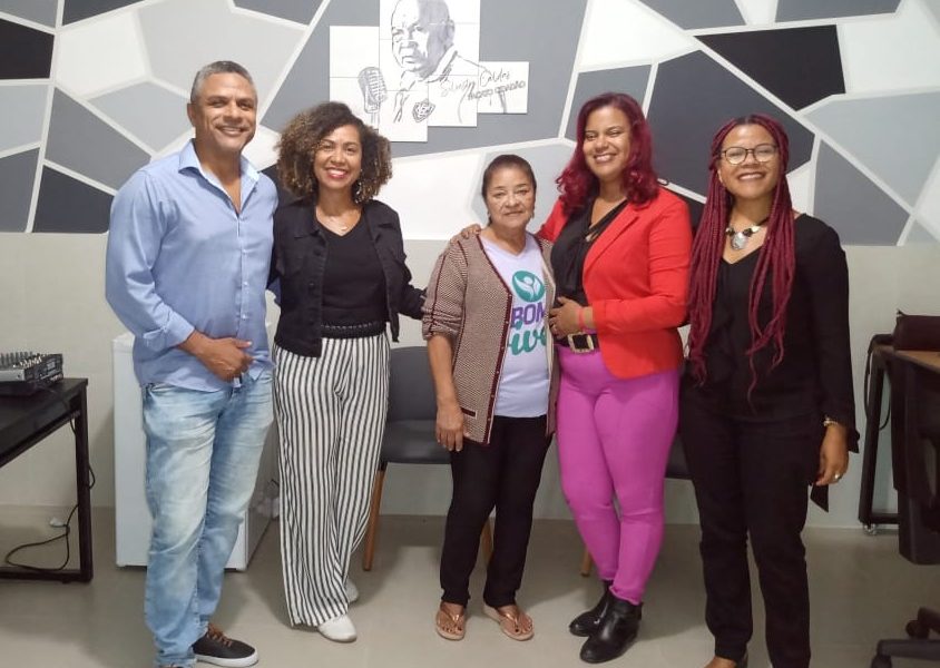 Familiares de Silvestre Caldas visitam Sala de Imprensa da Câmara de Vereadores de Cruz das Almas em processo de requalificação